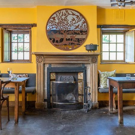 Rising Sun Pub, Restaurant&Rooms Lacock Bagian luar foto