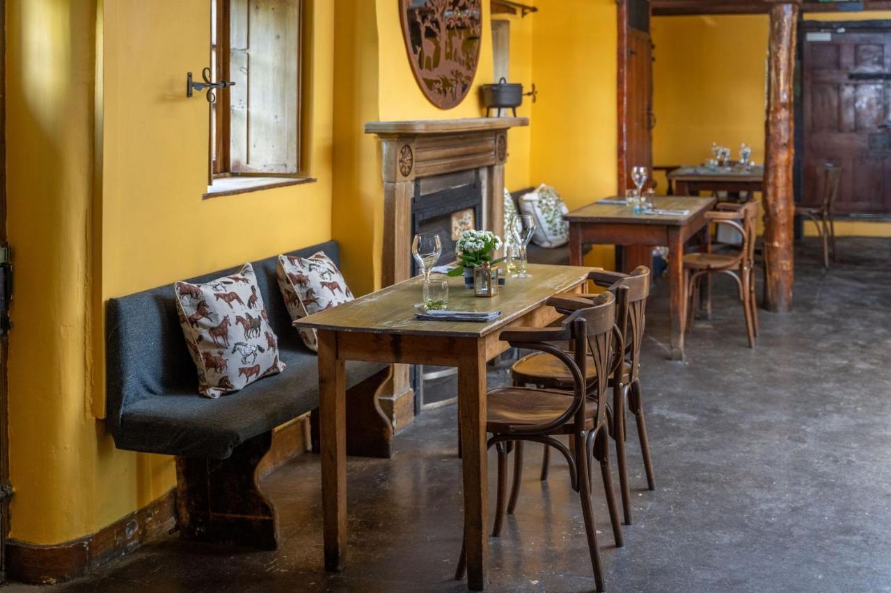 Rising Sun Pub, Restaurant&Rooms Lacock Bagian luar foto