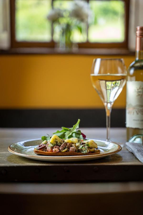 Rising Sun Pub, Restaurant&Rooms Lacock Bagian luar foto