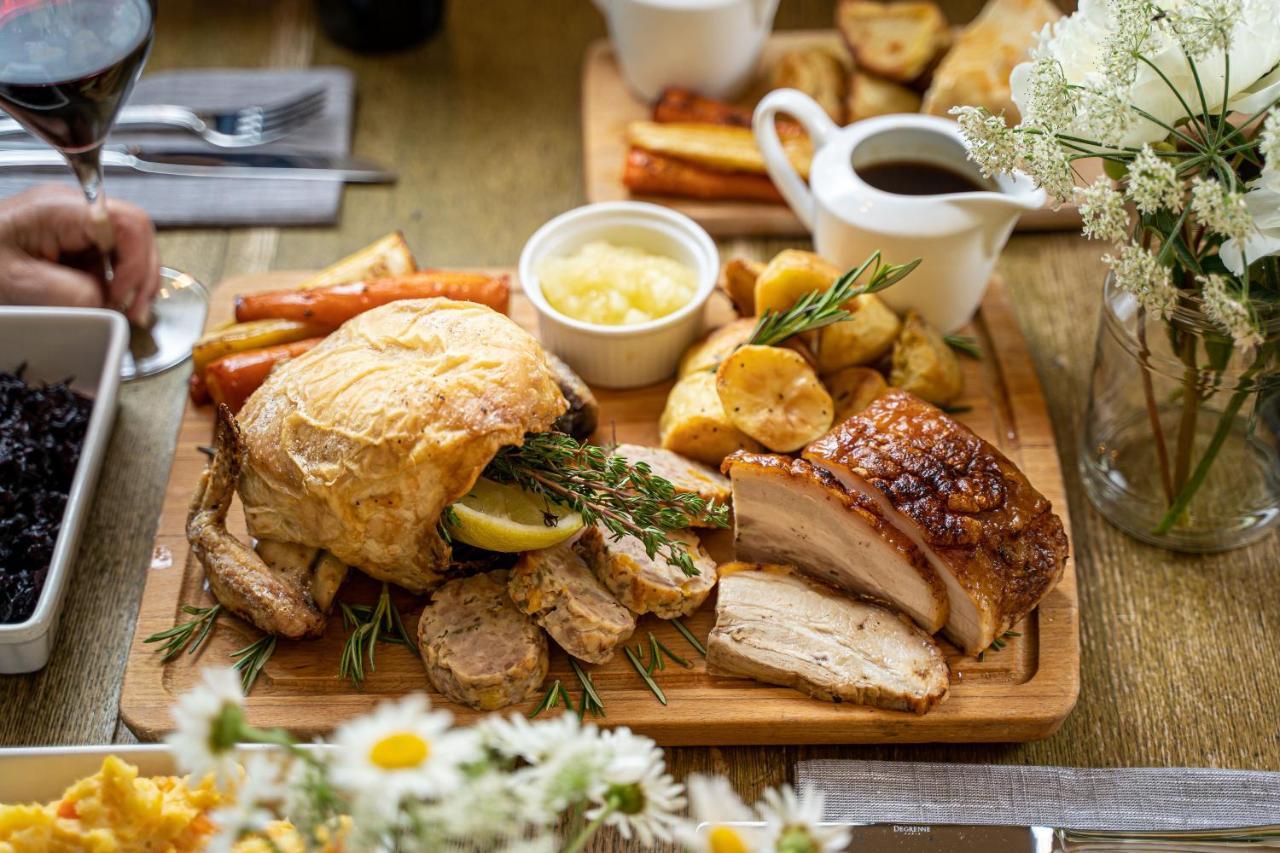 Rising Sun Pub, Restaurant&Rooms Lacock Bagian luar foto