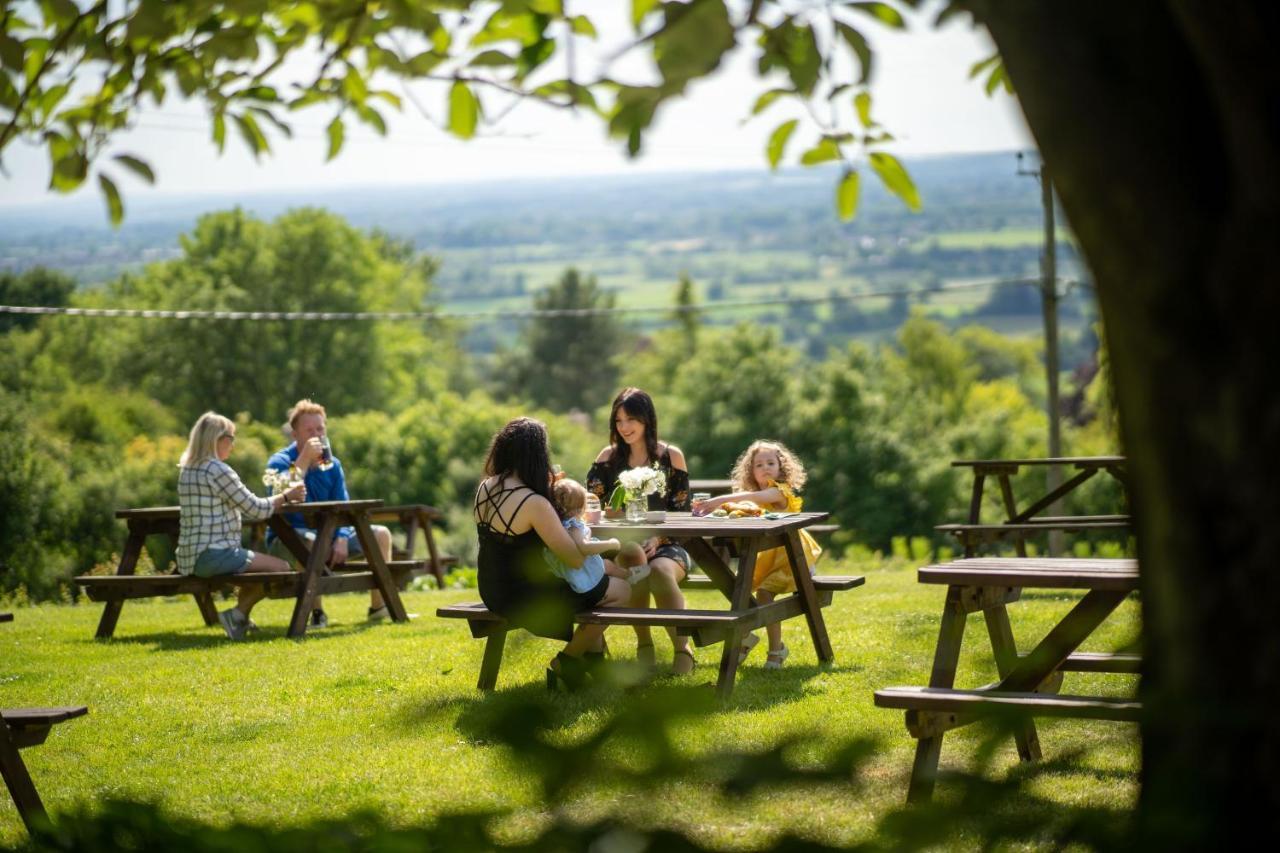 Rising Sun Pub, Restaurant&Rooms Lacock Bagian luar foto