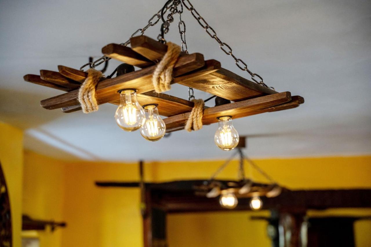 Rising Sun Pub, Restaurant&Rooms Lacock Bagian luar foto