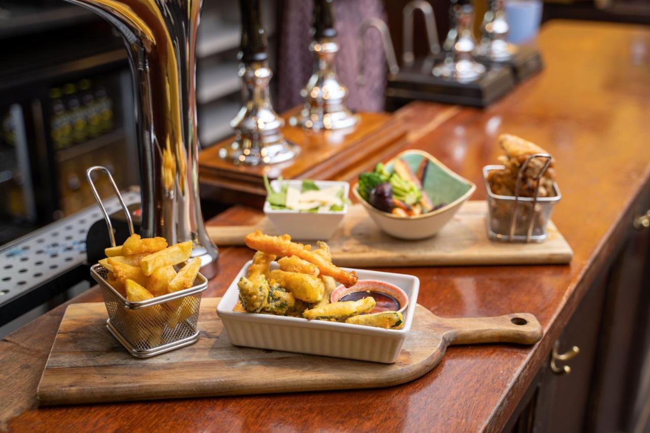 Rising Sun Pub, Restaurant&Rooms Lacock Bagian luar foto