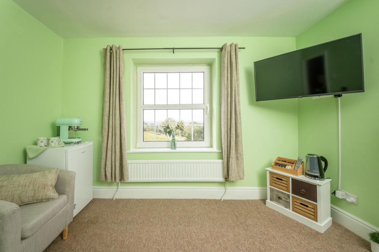 Rising Sun Pub, Restaurant&Rooms Lacock Bagian luar foto
