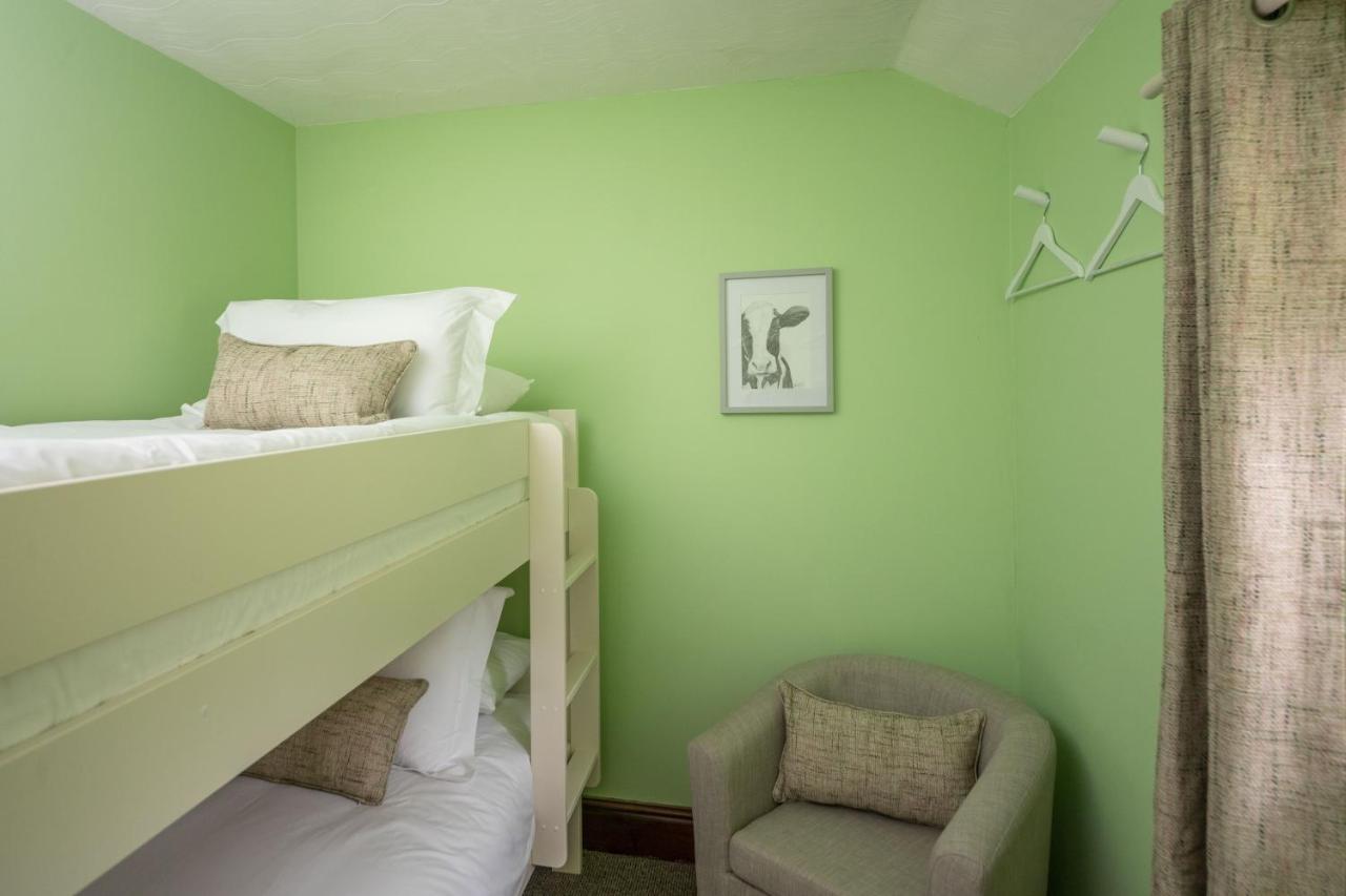 Rising Sun Pub, Restaurant&Rooms Lacock Bagian luar foto