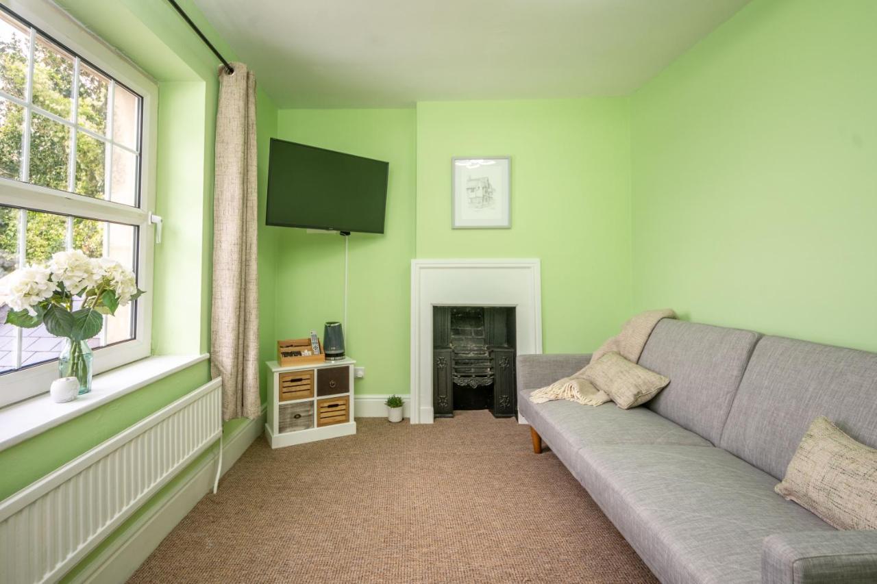 Rising Sun Pub, Restaurant&Rooms Lacock Bagian luar foto